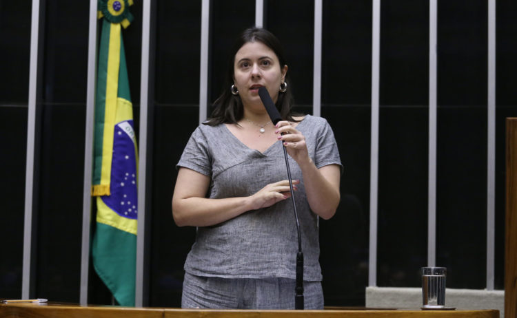 Sâmia Bomfim defende punição exemplar a Bolsonaro e golpistas em discurso na Câmara