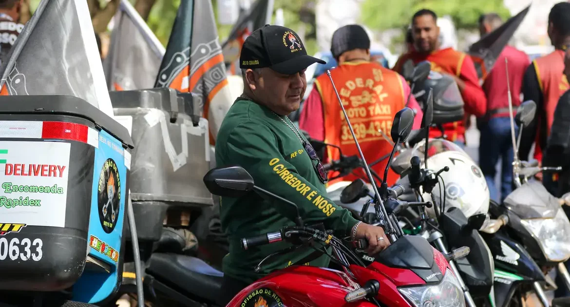 Em audiência pública, mototaxistas de SP pedem o direito de trabalhar