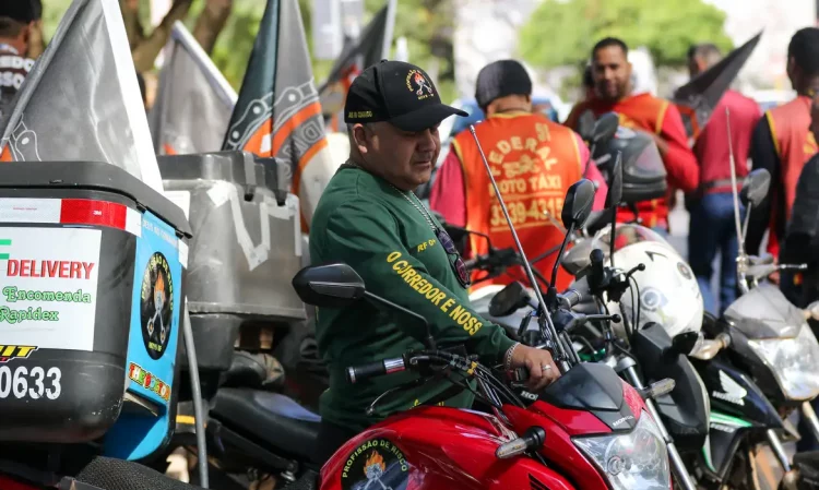 Em audiência pública, mototaxistas de SP pedem o direito de trabalhar