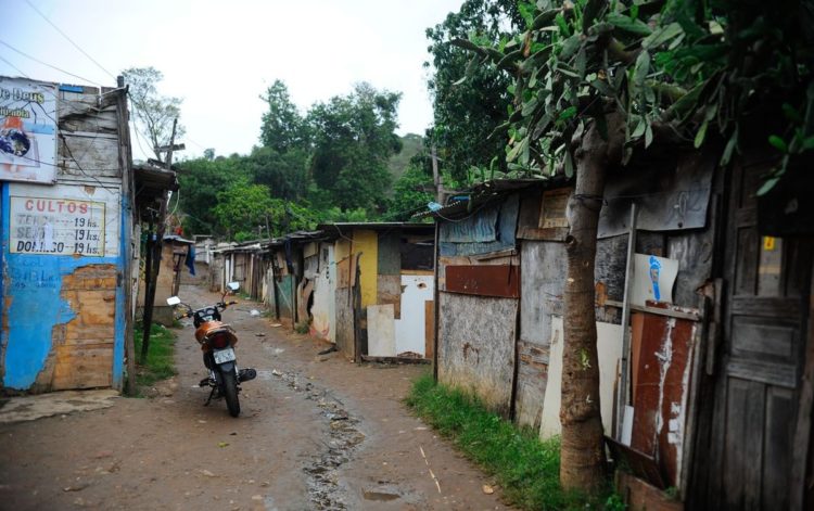 Bolsa Família: Quase 1 milhão de famílias de apenas uma pessoa foram cortadas do programa