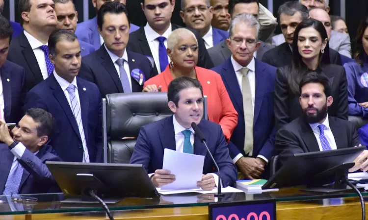 Projeto de anistia para golpistas de 8 de janeiro é esvaziado na Câmara