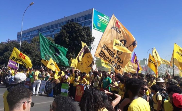 Por que o movimento estudantil deve lutar contra o Decreto do Apagão da Educação?