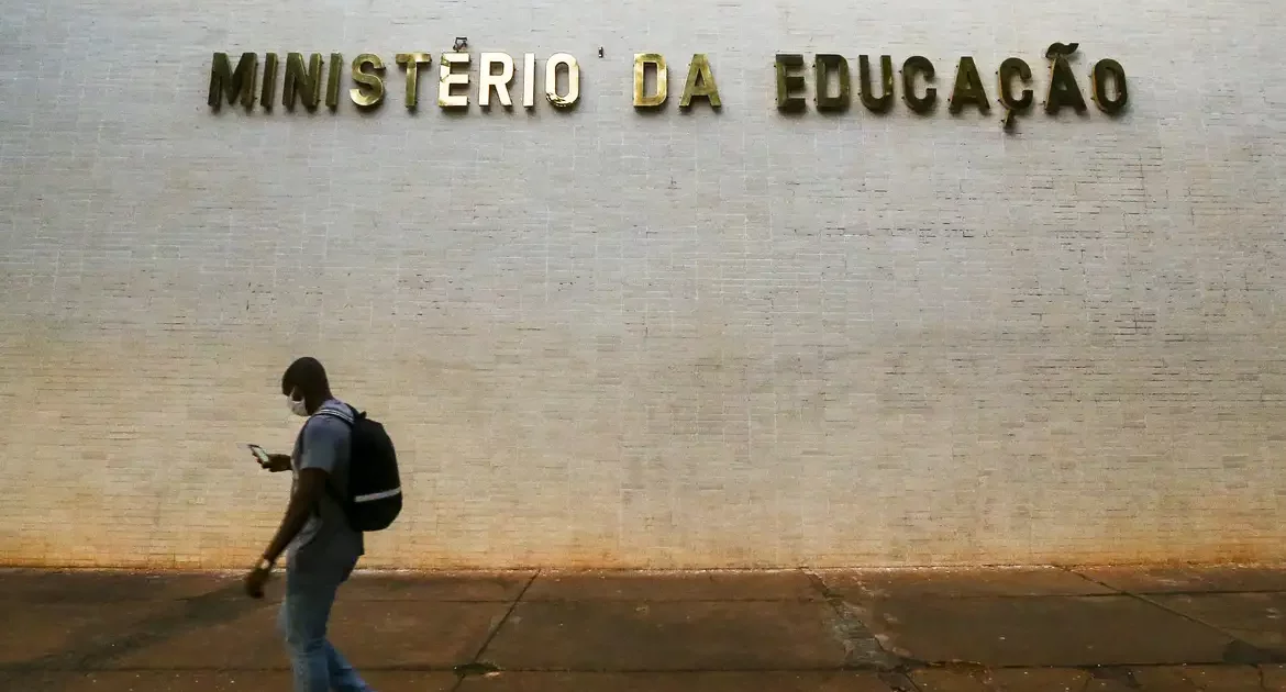 Deputadas do PSOL enfrentam cortes na educação e expõem limites do arcabouço fiscal