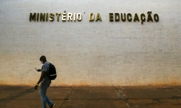 Deputadas do PSOL enfrentam cortes na educação e expõem limites do arcabouço fiscal