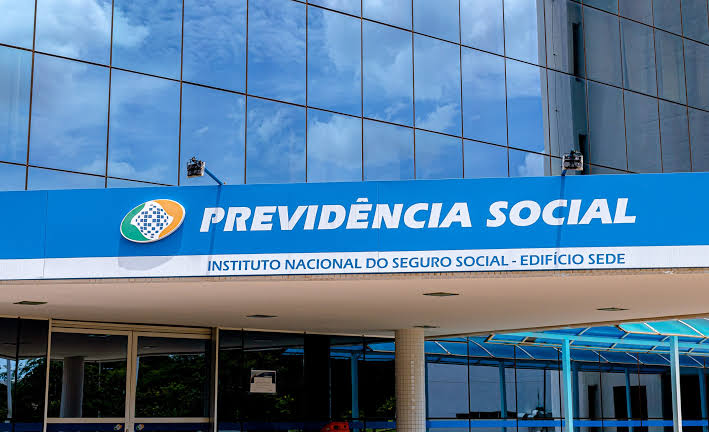 Crise do INSS: ressarcir imediatamente os aposentados e punir os responsáveis