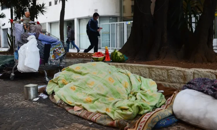 Frio mata dois em Porto Alegre e gestão Melo é denunciada por negligência