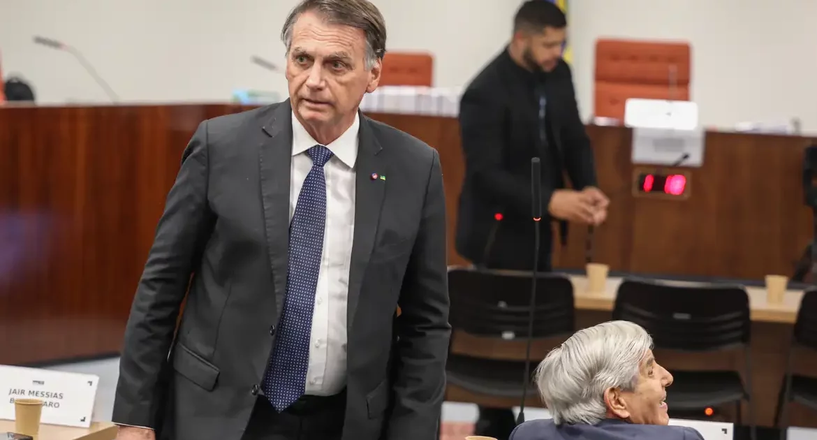 Diante do algoz, Bolsonaro amansa