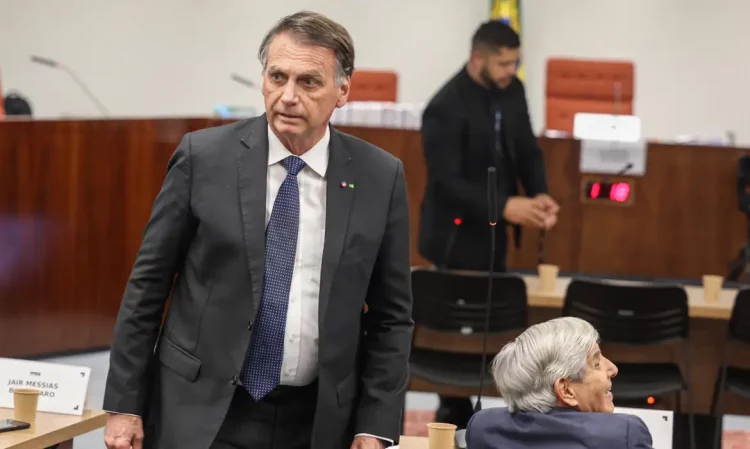 Diante do algoz, Bolsonaro amansa