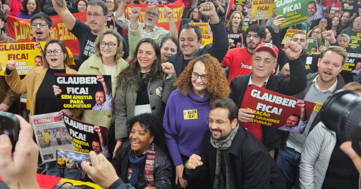 ‘Glauber Fica’: Porto Alegre abraça deputado perseguido por combater o sistema