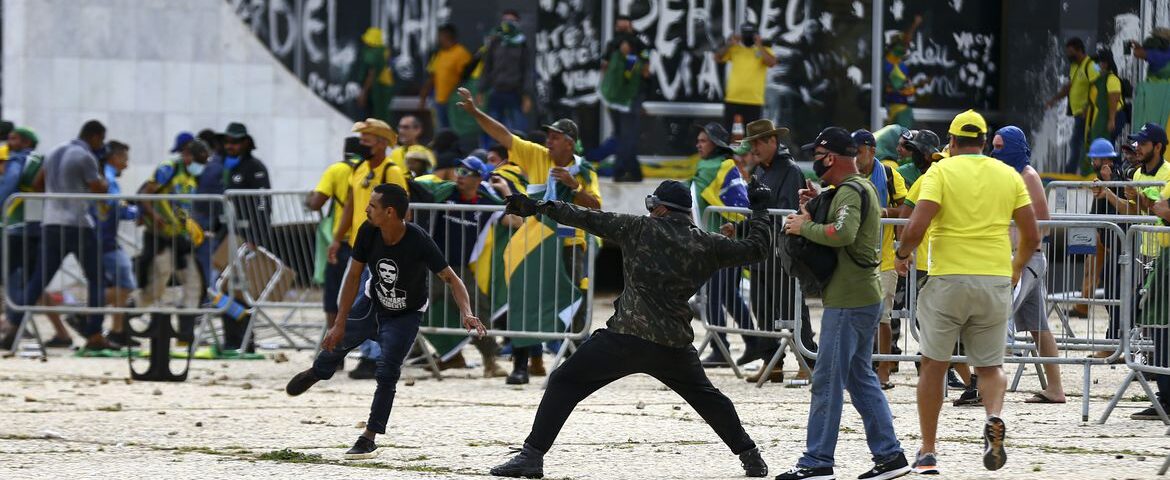 Extrema direita: conhecer, estudar, para melhor combater