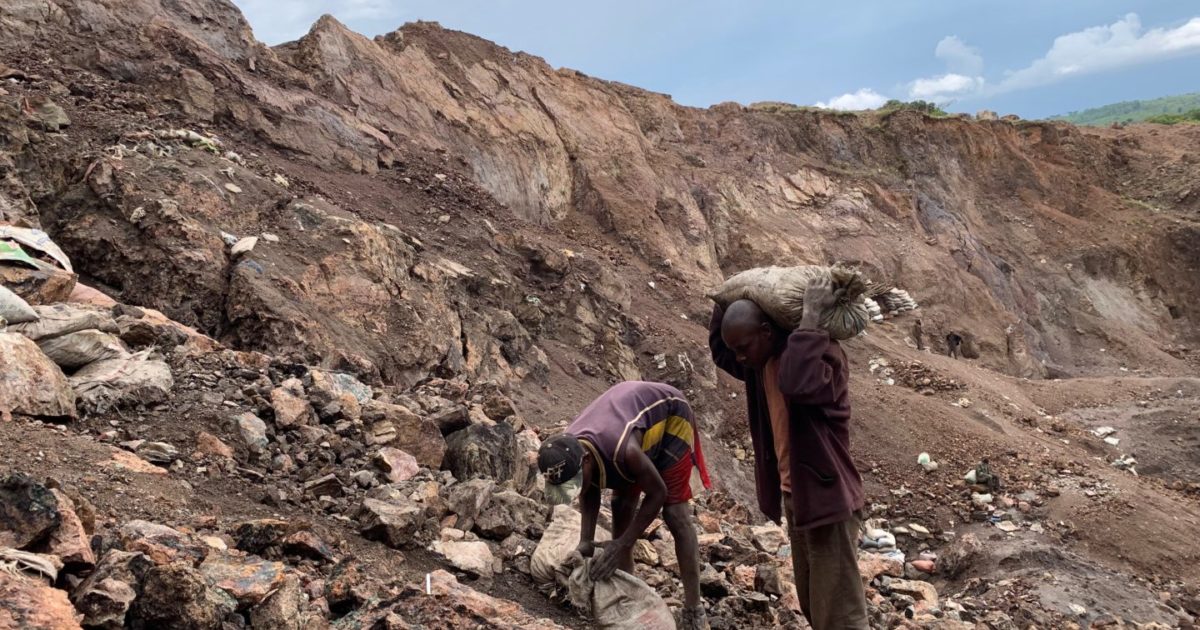Genocídio e minerais críticos