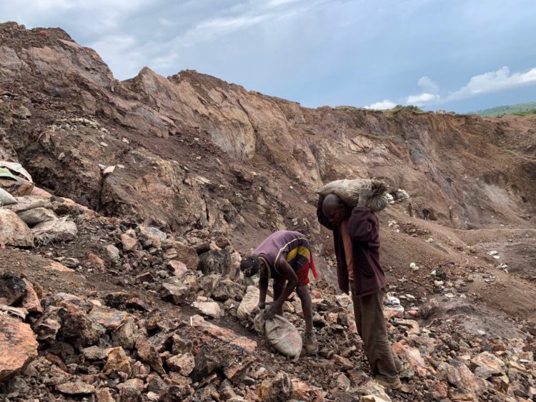 Genocídio e minerais críticos