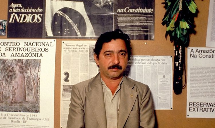 Sâmia propõe criação do Prêmio Chico Mendes de Defesa do Meio Ambiente