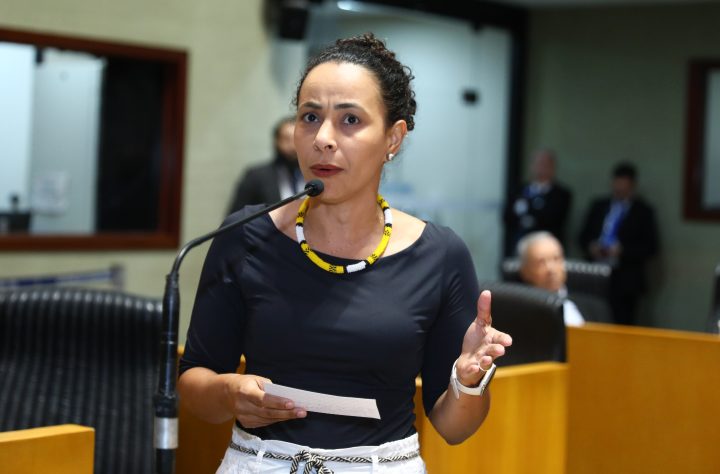 PSOL entra na Justiça para derrubar lei que tenta censurar debates sobre diversidade nas escolas no Espírito Santo