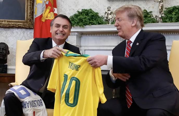 Enfrentar Trump e denunciar a extrema direita traidora do Brasil!