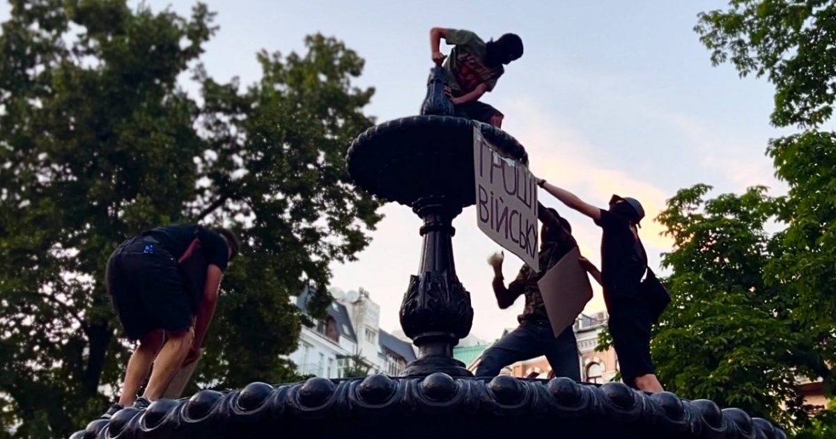 A sociedade ucraniana sai às ruas contra a corrupção!