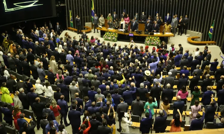 PL e Centrão tramam pacote para frear investigações contra aliados