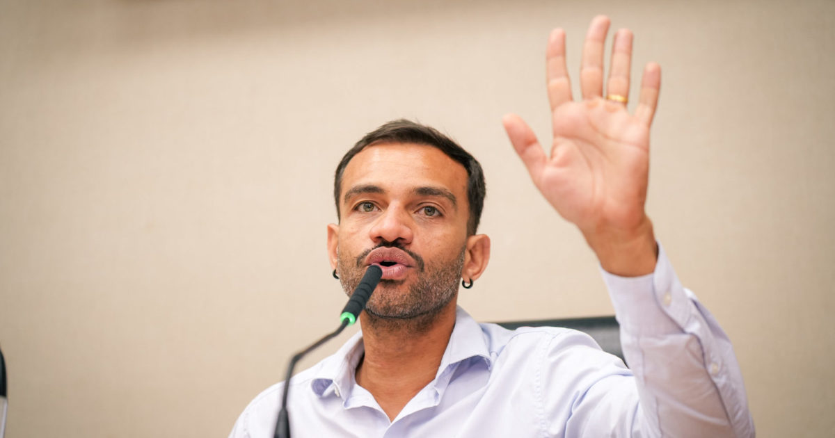 Fábio Félix defende regulação das redes sociais para proteger crianças e adolescentes