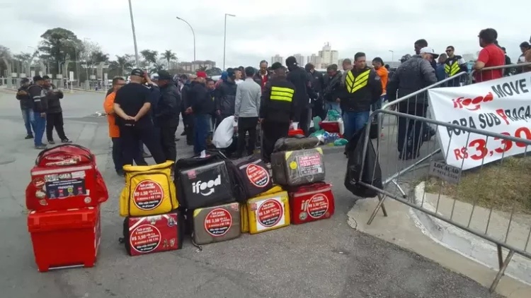 Megaevento do iFood é marcado por protestos contra a escravidão moderna