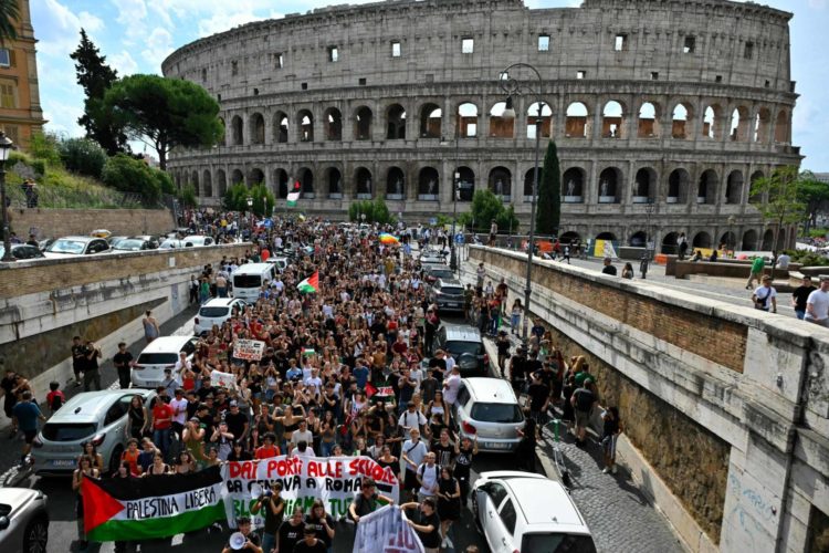 Na Itália, milhares saem às ruas em greve nacional em defesa do povo palestino