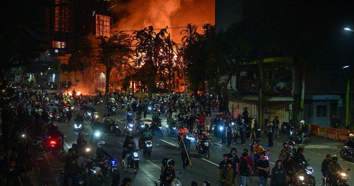 Por trás das manifestações de massa na Indonésia