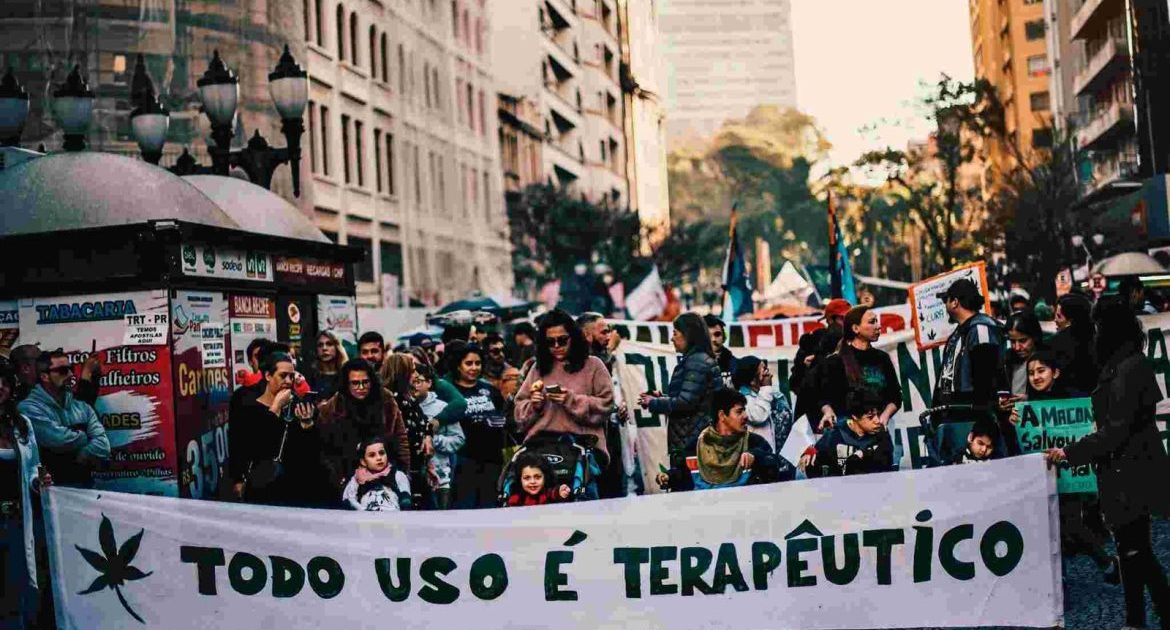 Em Curitiba, Marcha da Maconha vira palco de resistência contra a criminalização da cannabis