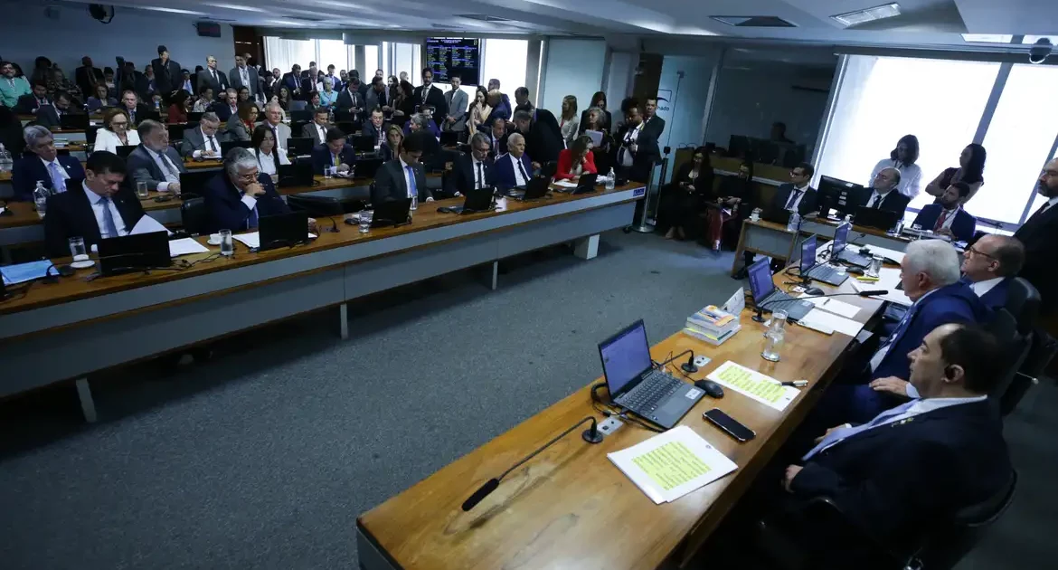 Pressão das ruas enterra PEC da Blindagem no Senado