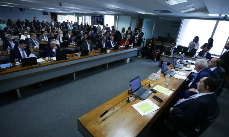 Pressão das ruas enterra PEC da Blindagem no Senado