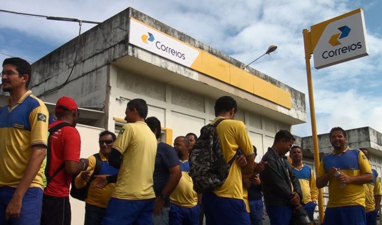 A luta e os ataques contra os trabalhadores dos Correios