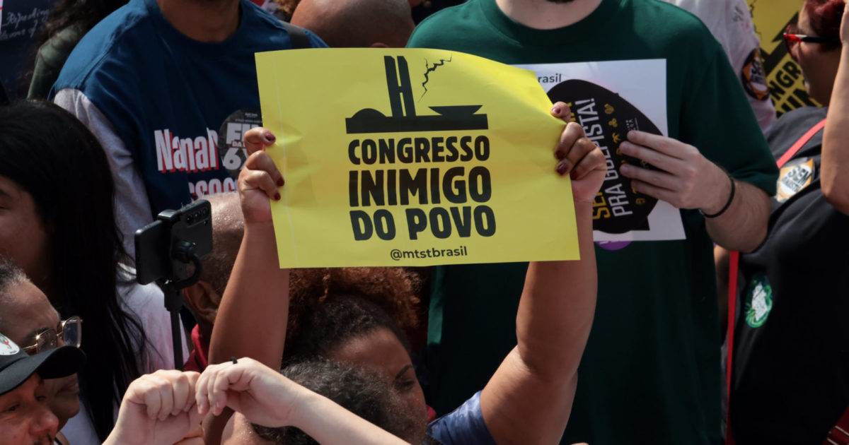 Deputados ‘põem a mão na consciência’ e pedem desculpas por votar a favor da PEC da Blindagem