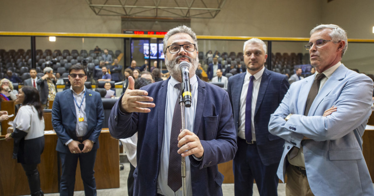 TJ derruba “lei da mordaça” em Porto Alegre: vitória da educação democrática