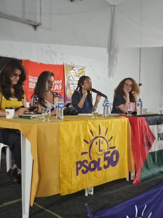 ‘É o esgoto da extrema direita que tenta nos calar’