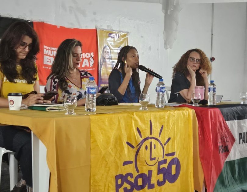 ‘É o esgoto da extrema direita que tenta nos calar’
