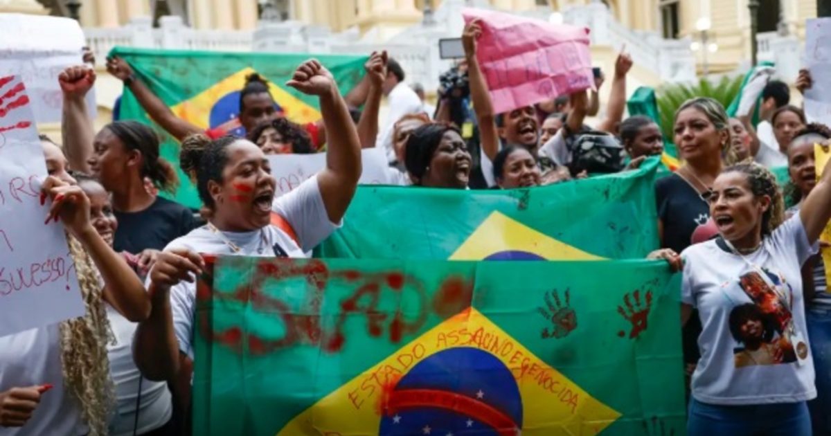 Castro realiza a maior chacina da história do Brasil