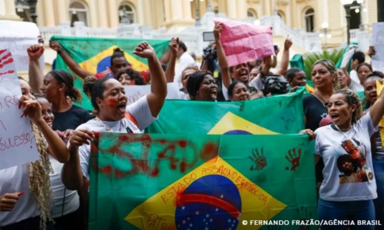 Castro realiza a maior chacina da história do Brasil