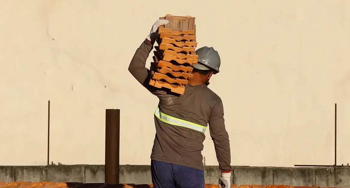 Sinastt: Sâmia lidera debate sobre saúde do trabalhador